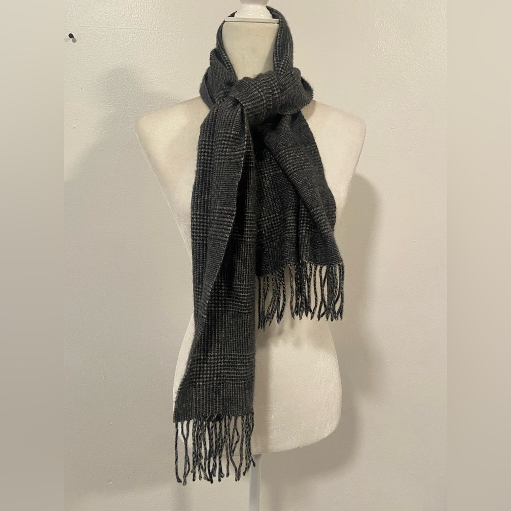 Club Room 100% cashmere grey plaid fringe trim scarf